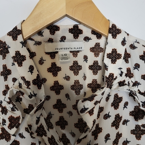 Fourteenth Place Button Down Sleeveless Blouse Size L - Picture 3 of 8